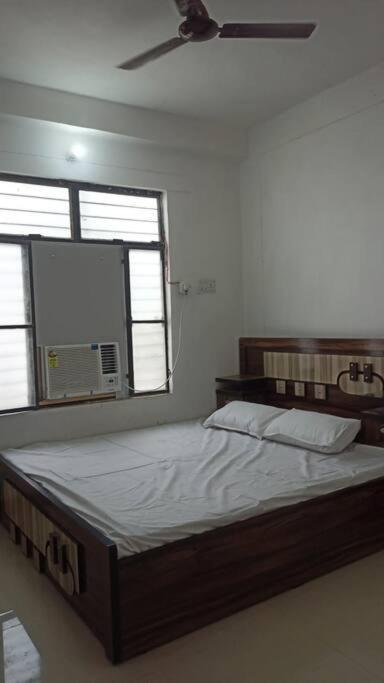 Sriram Homestay 01 Km To Sri Ram Mandir Ayodhya Εξωτερικό φωτογραφία