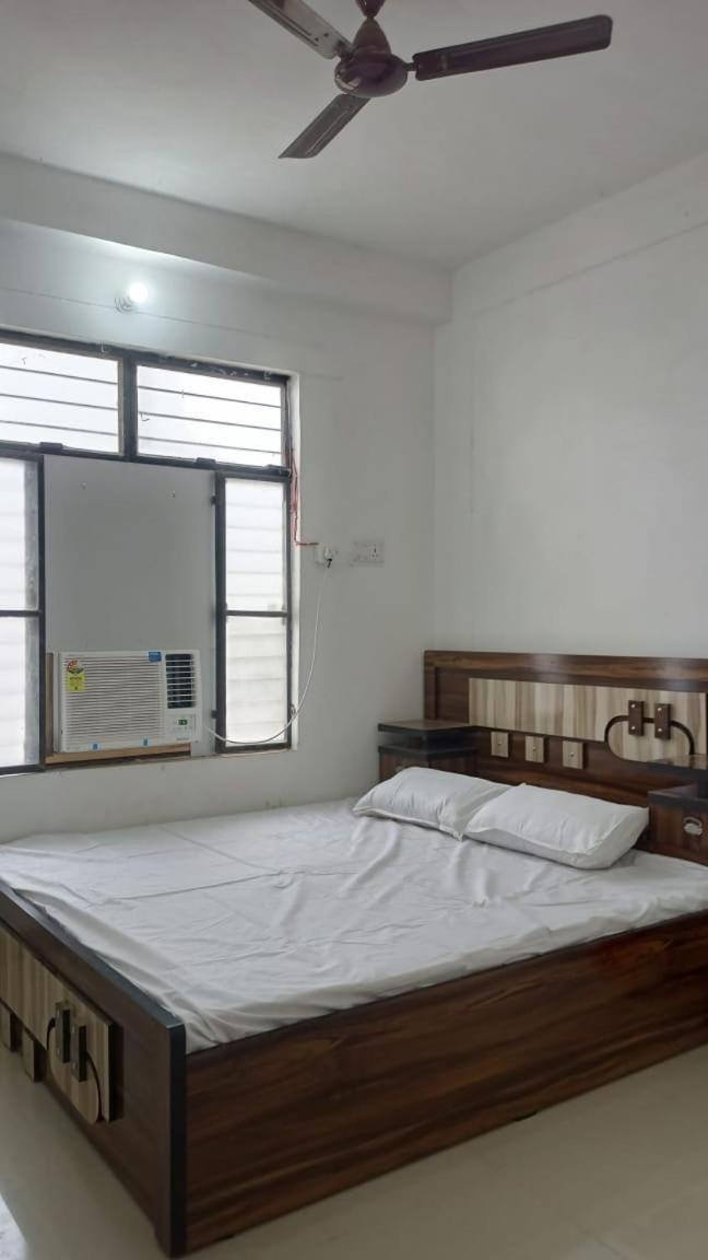 Sriram Homestay 01 Km To Sri Ram Mandir Ayodhya Εξωτερικό φωτογραφία